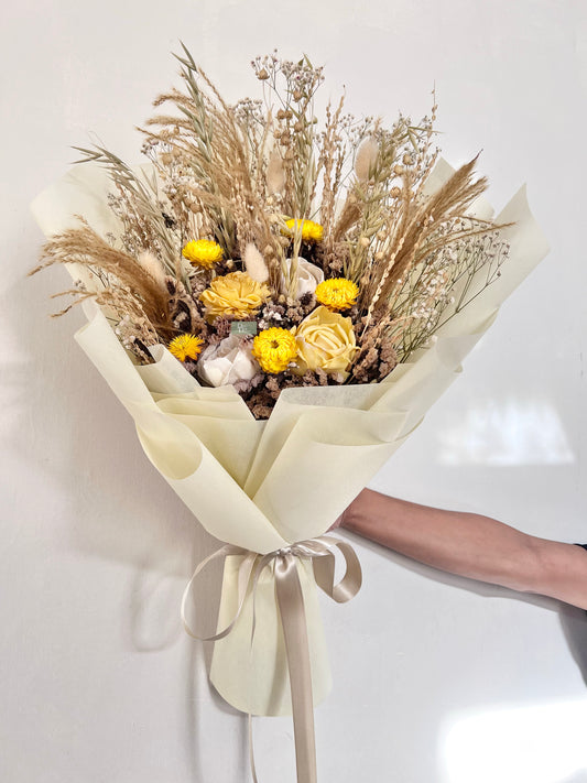 Golden bloom bouquet/dried bouquet