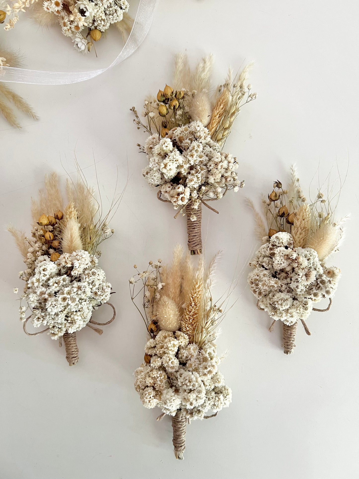 OFF-WHITE BOUTONNIERE